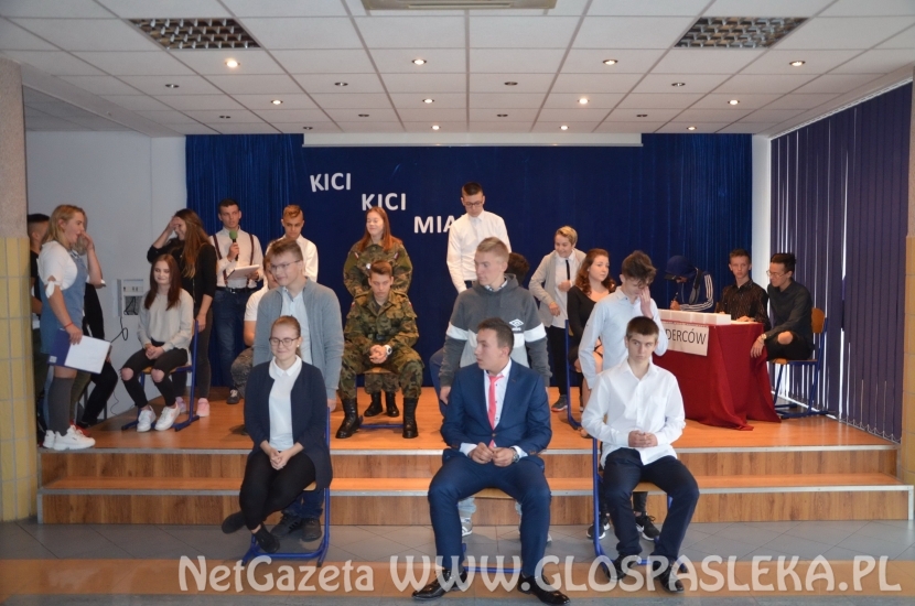 Ślubowanie i otrzęsiny pierwszych klas w ZSEiT