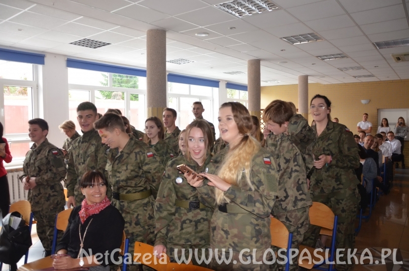 Ślubowanie i otrzęsiny pierwszych klas w ZSEiT