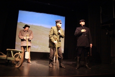 Jeździec na siwym koniu