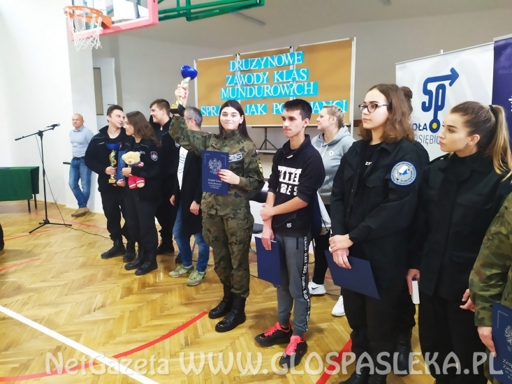 Kadeci ZSEiT sprawni jak policjanci