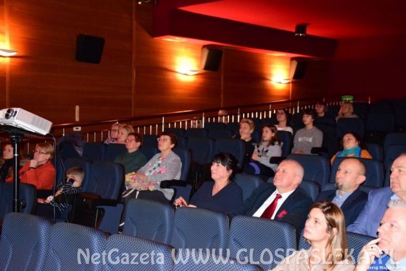 W sali kinowej o piernikach