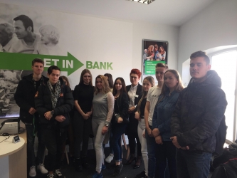 Uczniowie ZSEiT w Getin Banku