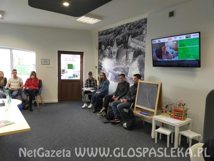 Uczniowie ZSEiT w Getin Banku