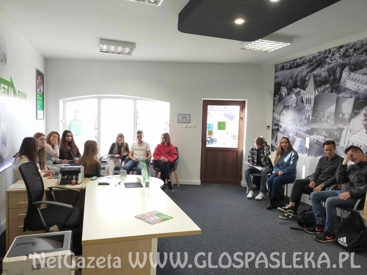 Uczniowie ZSEiT w Getin Banku