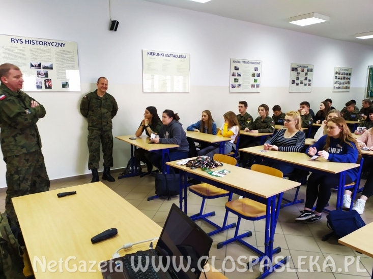 Wojskowa Komenda Uzupełnień z wizytą w ZSEiT