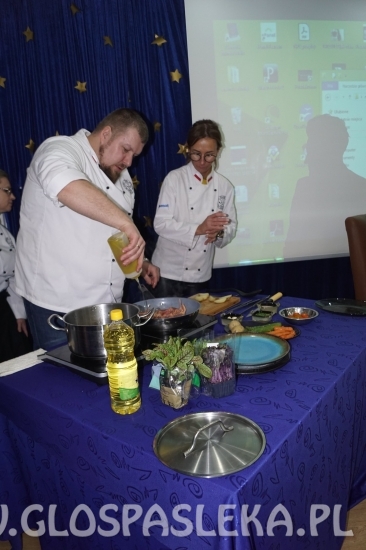 Bal charytatywny w ZSEiT