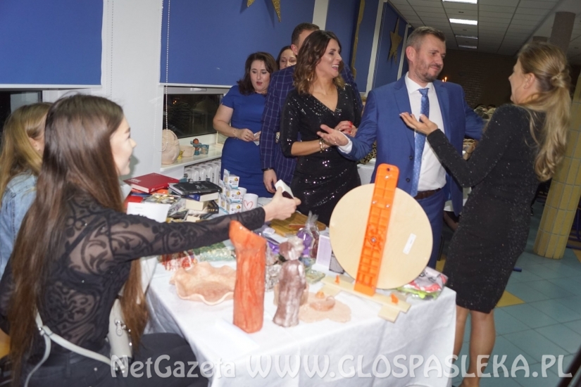 Bal charytatywny w ZSEiT