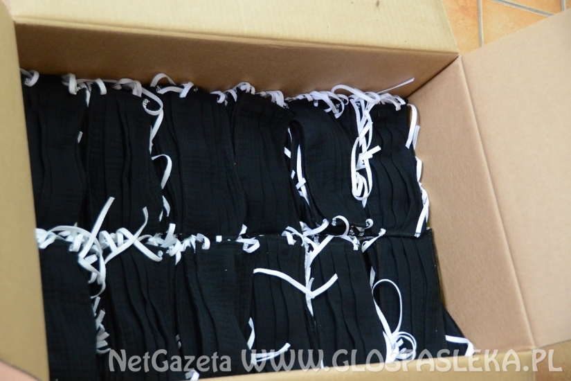 Myśliwi  kupili materiał na maseczki