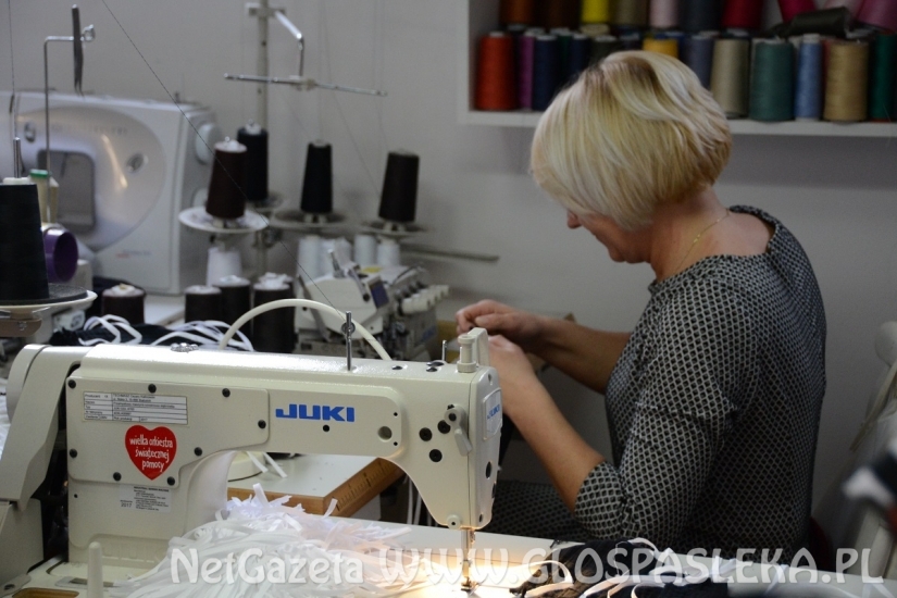 Myśliwi  kupili materiał na maseczki