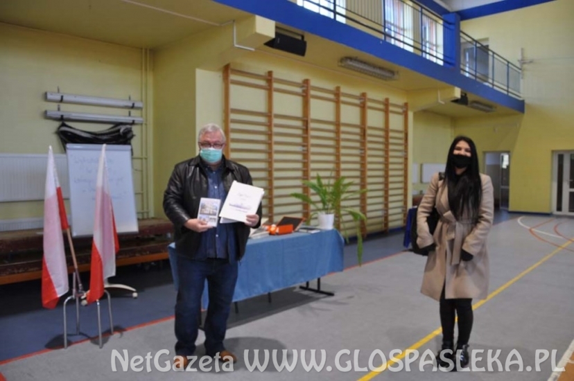 Rozdanie świadectw w ZS Pasłęk