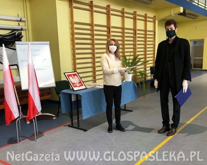 Rozdanie świadectw w ZS Pasłęk