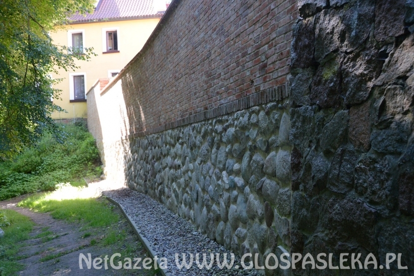 Remont murów - umowa