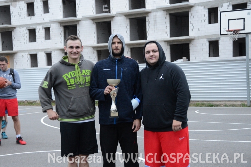 Raz, Dwa, Trzy wygrywa