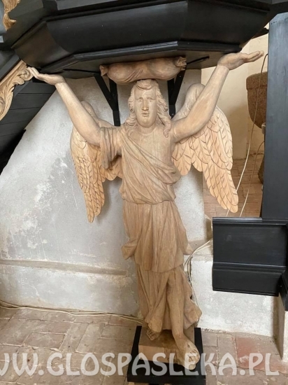 Ambona i baptysterium