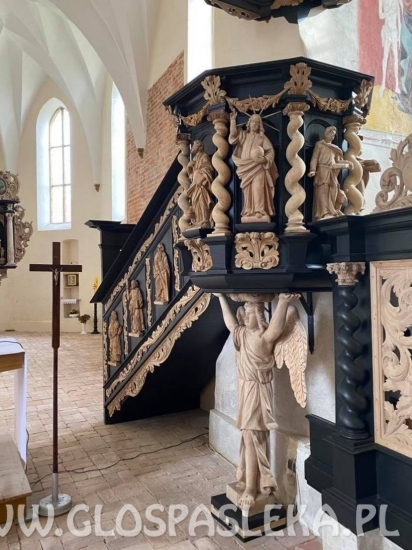 Ambona i baptysterium