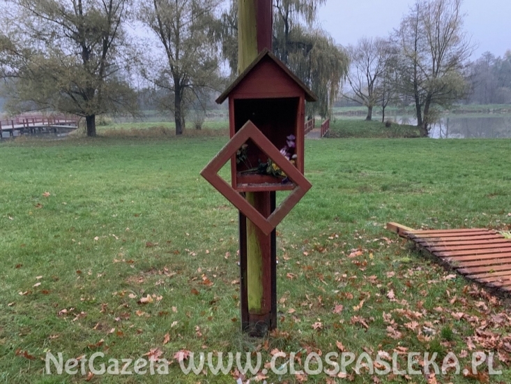 Zdewastowano miejsce wokół Dębu Papieskiego