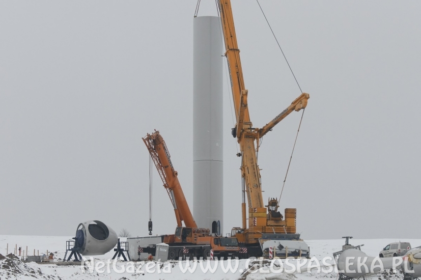 Trwa montaż wiatraków