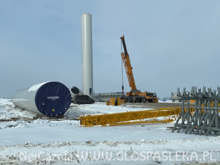 Trwa montaż wiatraków