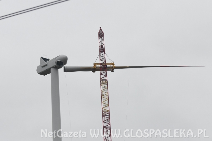 Pierwsza siłownia wiatrowa zmontowana