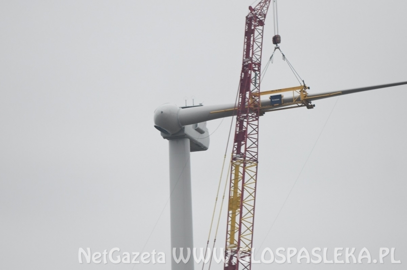 Pierwsza siłownia wiatrowa zmontowana