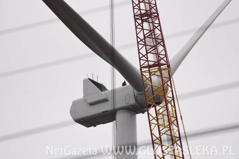 Pierwsza siłownia wiatrowa zmontowana