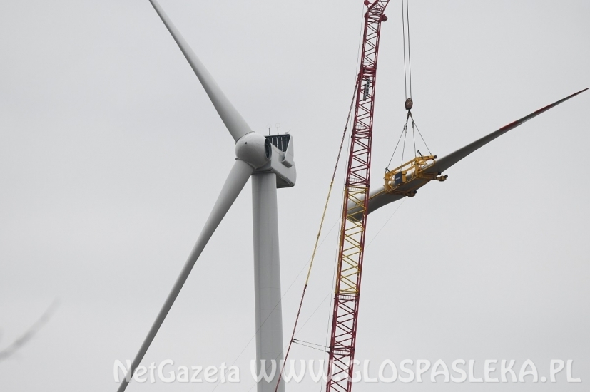 Pierwsza siłownia wiatrowa zmontowana