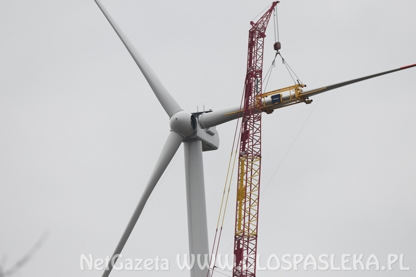 Pierwsza siłownia wiatrowa zmontowana
