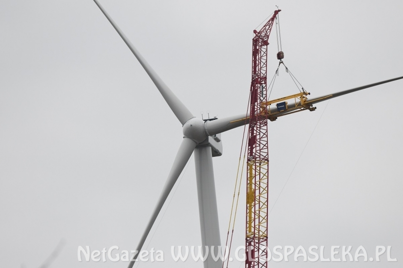 Pierwsza siłownia wiatrowa zmontowana