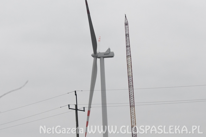 Pierwsza siłownia wiatrowa zmontowana