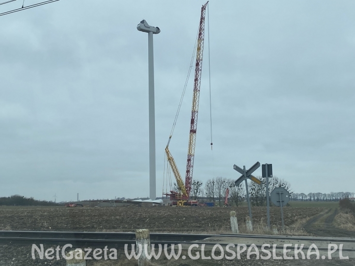 Pierwsza siłownia wiatrowa zmontowana