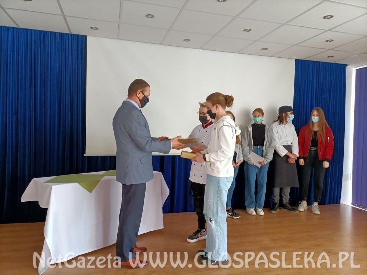 Staropolskie wypieki na polskim stole - konkurs kulinarny w ZSEiT