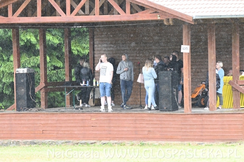 Festyn w deszczu