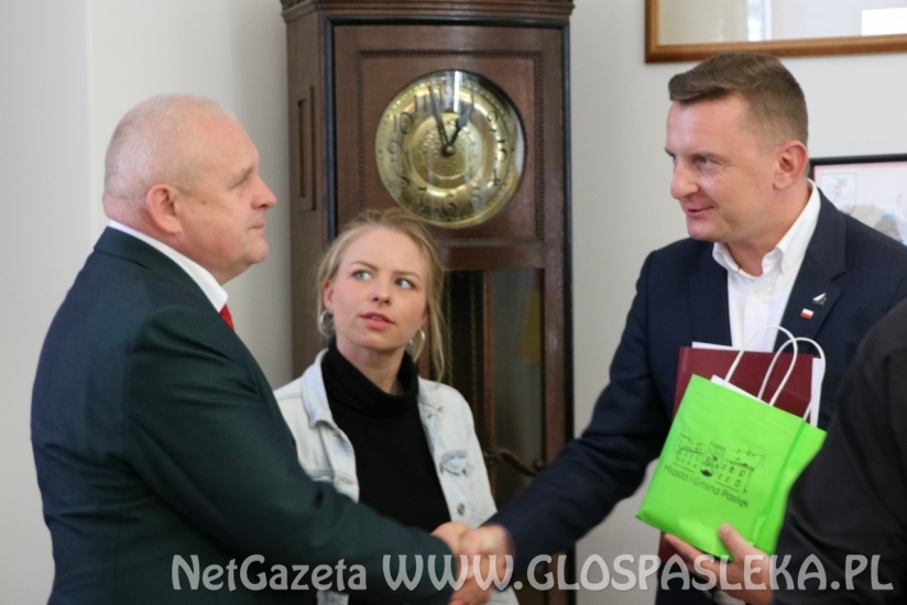 Umowa na zakup namiotu podpisana