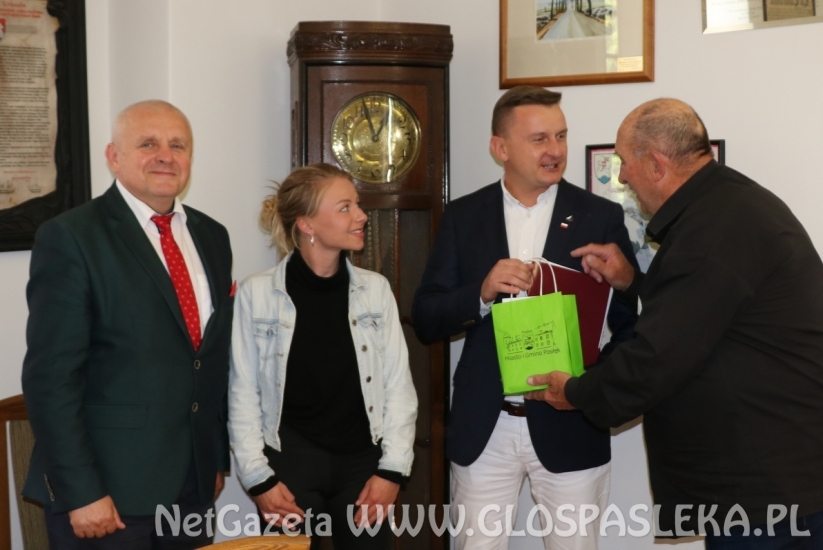 Umowa na zakup namiotu podpisana