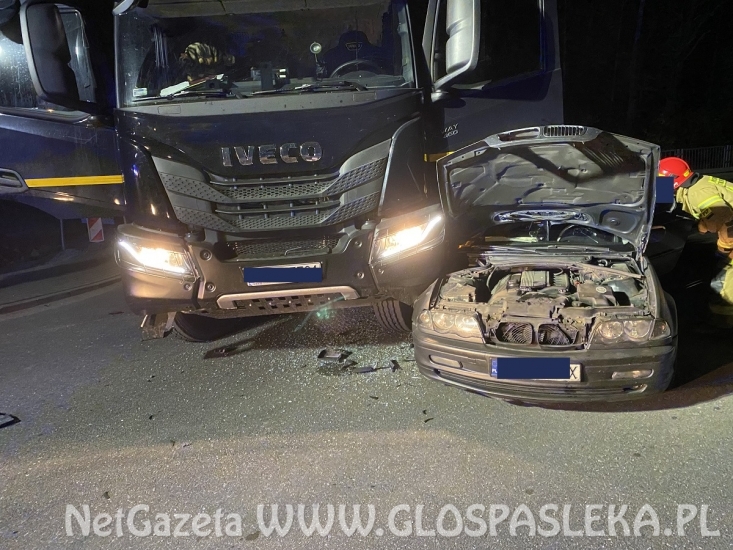 Iveco contra BMW - trzy osoby w szpitalu