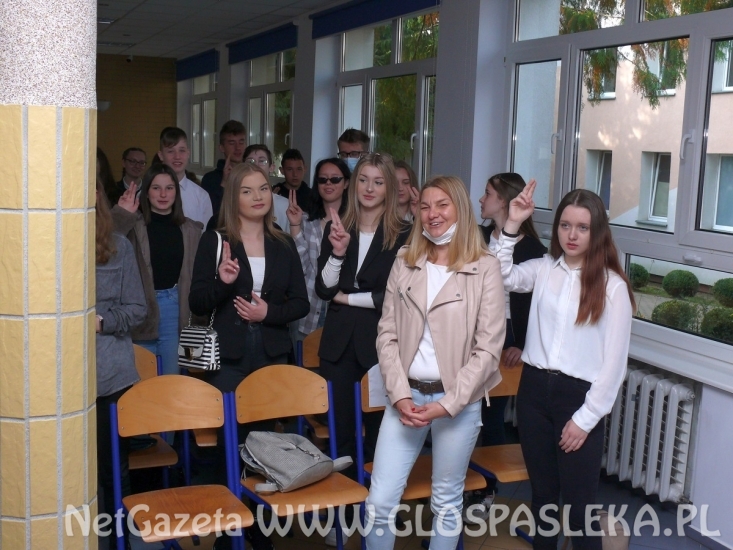 Ślubowanie i otrzęsiny klas pierwszych w ZSEiT w Pasłęku