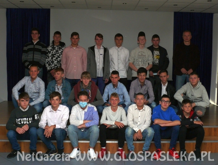 Ślubowanie i otrzęsiny klas pierwszych w ZSEiT w Pasłęku