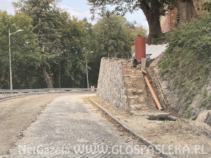 Remont mostu, nawierzchni i muru oporowego