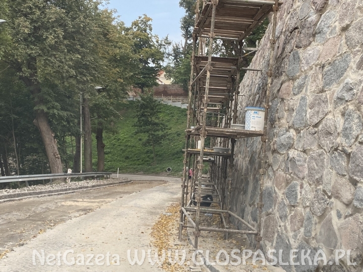 Remont mostu, nawierzchni i muru oporowego