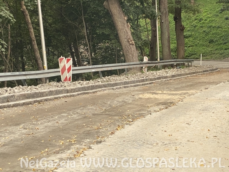 Remont mostu, nawierzchni i muru oporowego