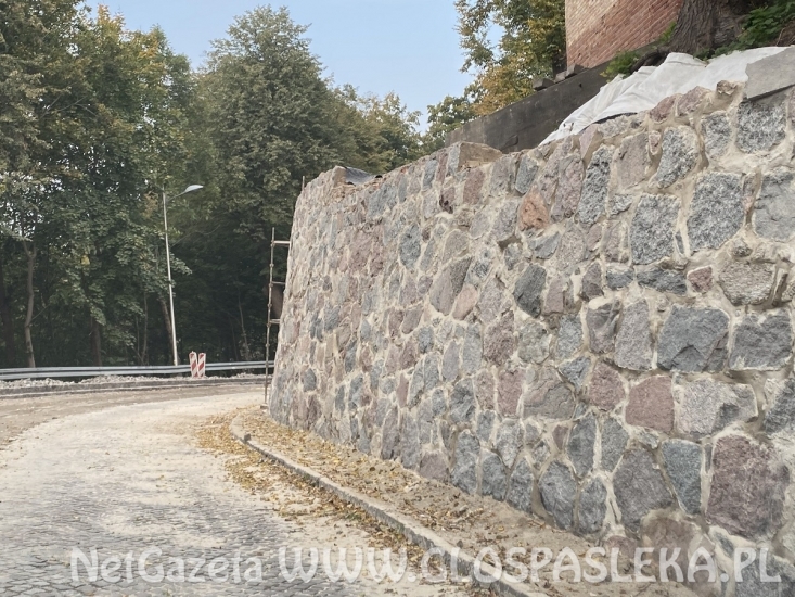 Remont mostu, nawierzchni i muru oporowego