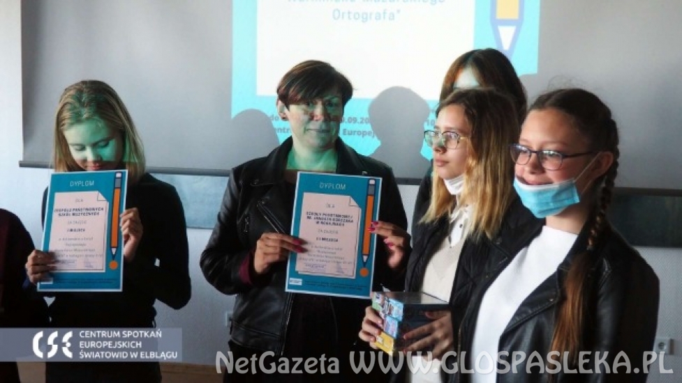 Gratulacje dla ósmoklasistek