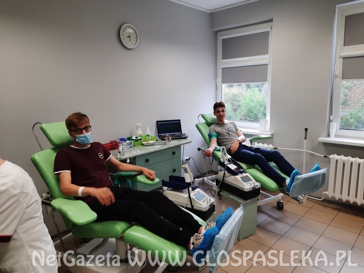 Maturzyści oddali krew