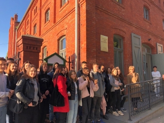 Młodzież z ZSEiT na wycieczce dydaktycznej w Sztutowie i w Nowym Dworze Gdańskim