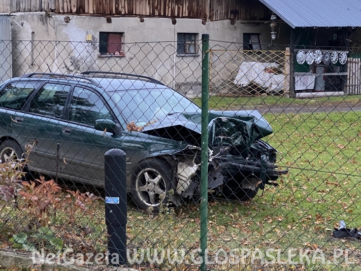 Łukszty - volvo na drzewie