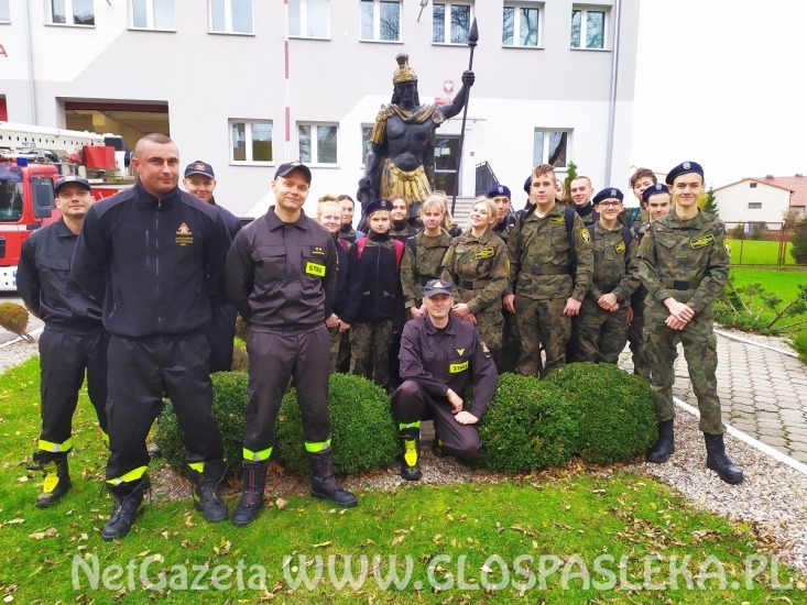 KADECI ZSEIT W JEDNOSTCE RATOWNICZO-GAŚNICZEJ W PASŁĘKU