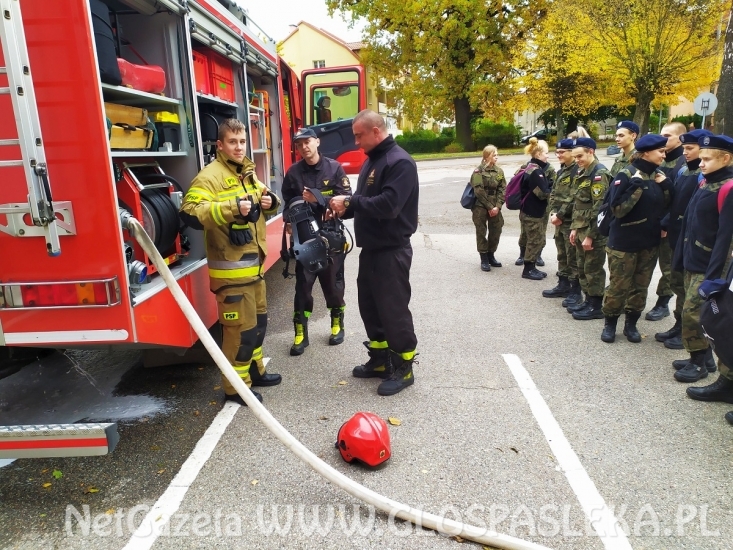 KADECI ZSEIT W JEDNOSTCE RATOWNICZO-GAŚNICZEJ W PASŁĘKU