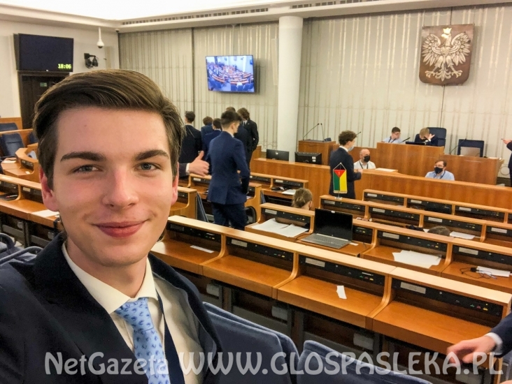 PARLAMENT MŁODYCH RP Z UDZIAŁEM UCZNIA ZS