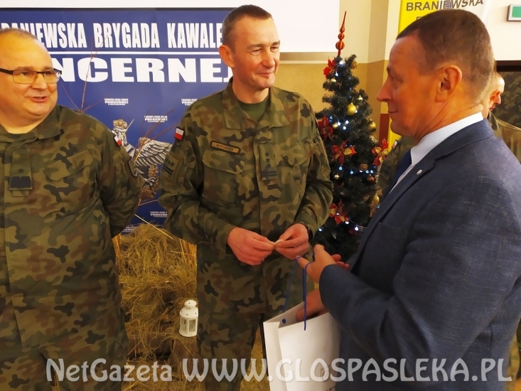 Delegacja ZSEiT na pożegnaniu wojskowego kontyngentu „Łotwa”