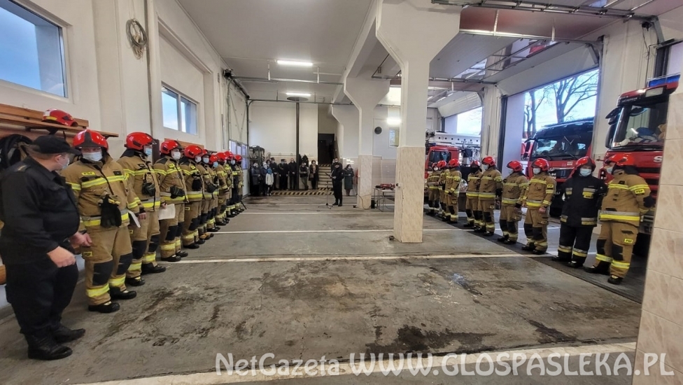 Tradycyjne pożegnanie strażaków odchodzących na emeryturę